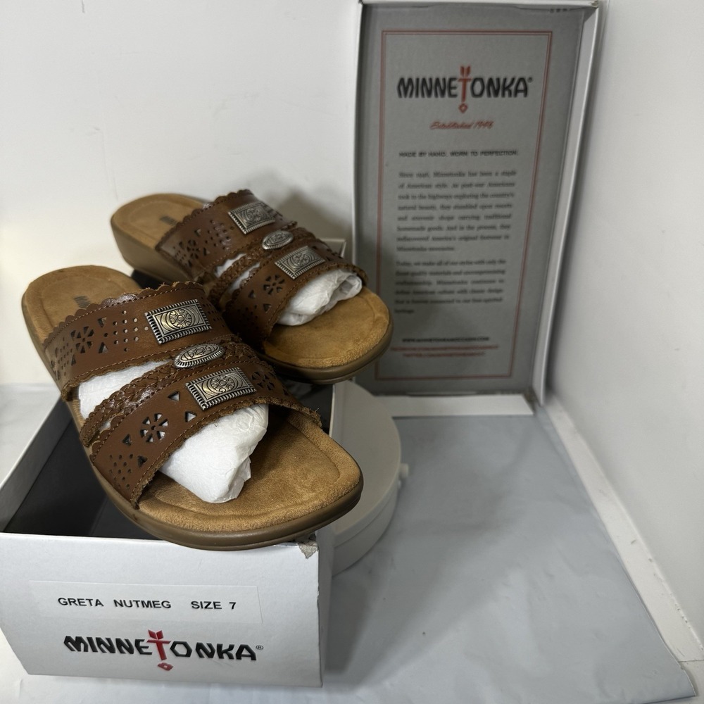 Minnetonka Greta Sandals Sz 7 Nutmeg Leather Slide Women Western Flat w/Box